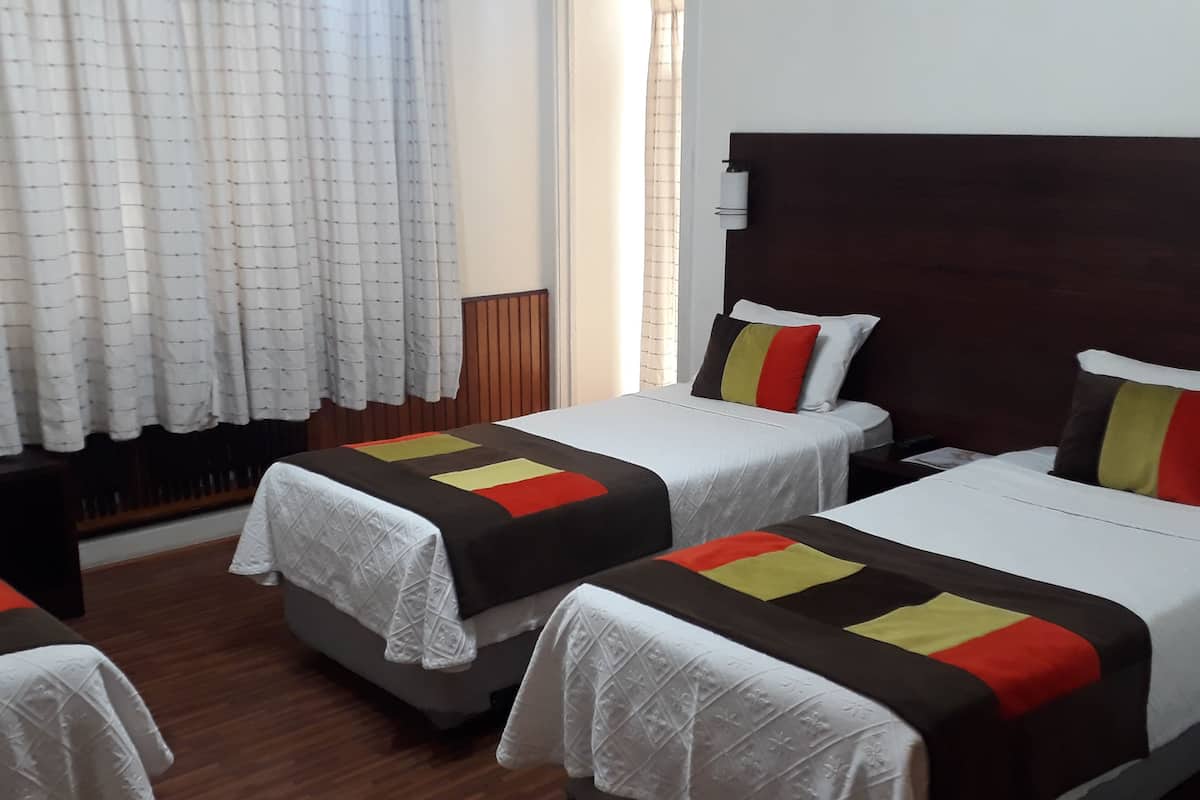 Twin Room, 2 Twin Beds | Safe