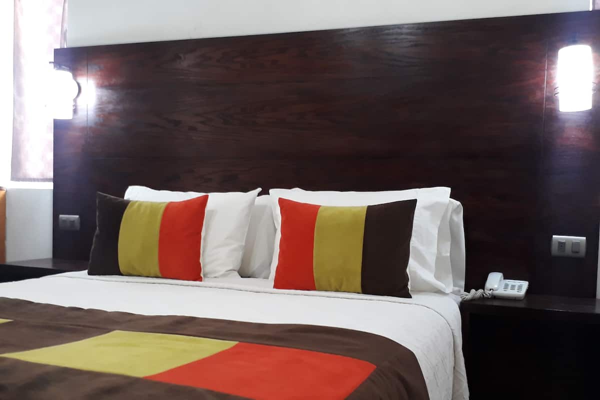 Habitación doble | Caja fuerte, escritorio, camas supletorias y wifi gratis