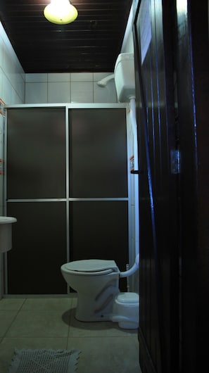 Basic Apartment, 2 Bedrooms | Bathroom