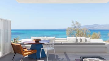 Superior Suite, 1 Katil Kelamin (Double), Hot Tub, Sea View | 1 bilik tidur, peti besi dalam bilik, meja, kalis bunyi