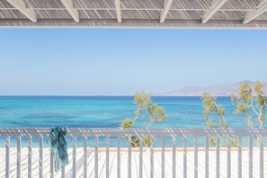A balcony with a view of the sea and distant mountains. - Santana Beach (Naxos)