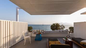 Suite Supérieure, 1 lit double, bain à remous, vue mer | Vue depuis le balcon