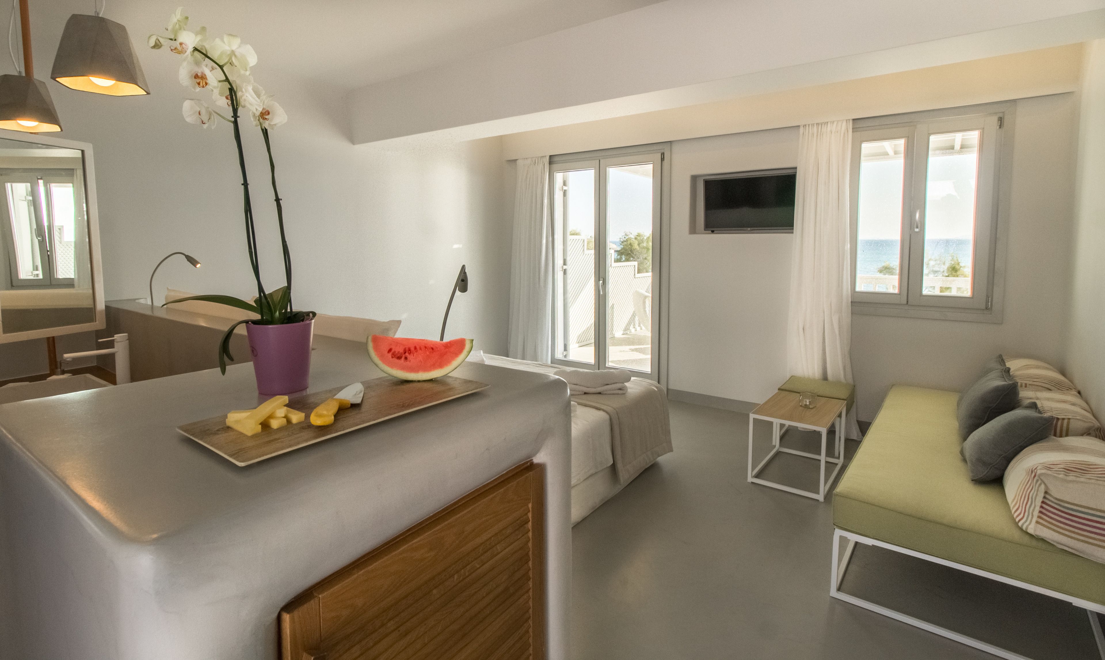 deluxe suite, hot tub, sea view | 1 bedroom, in-room safe, desk, soundproofing