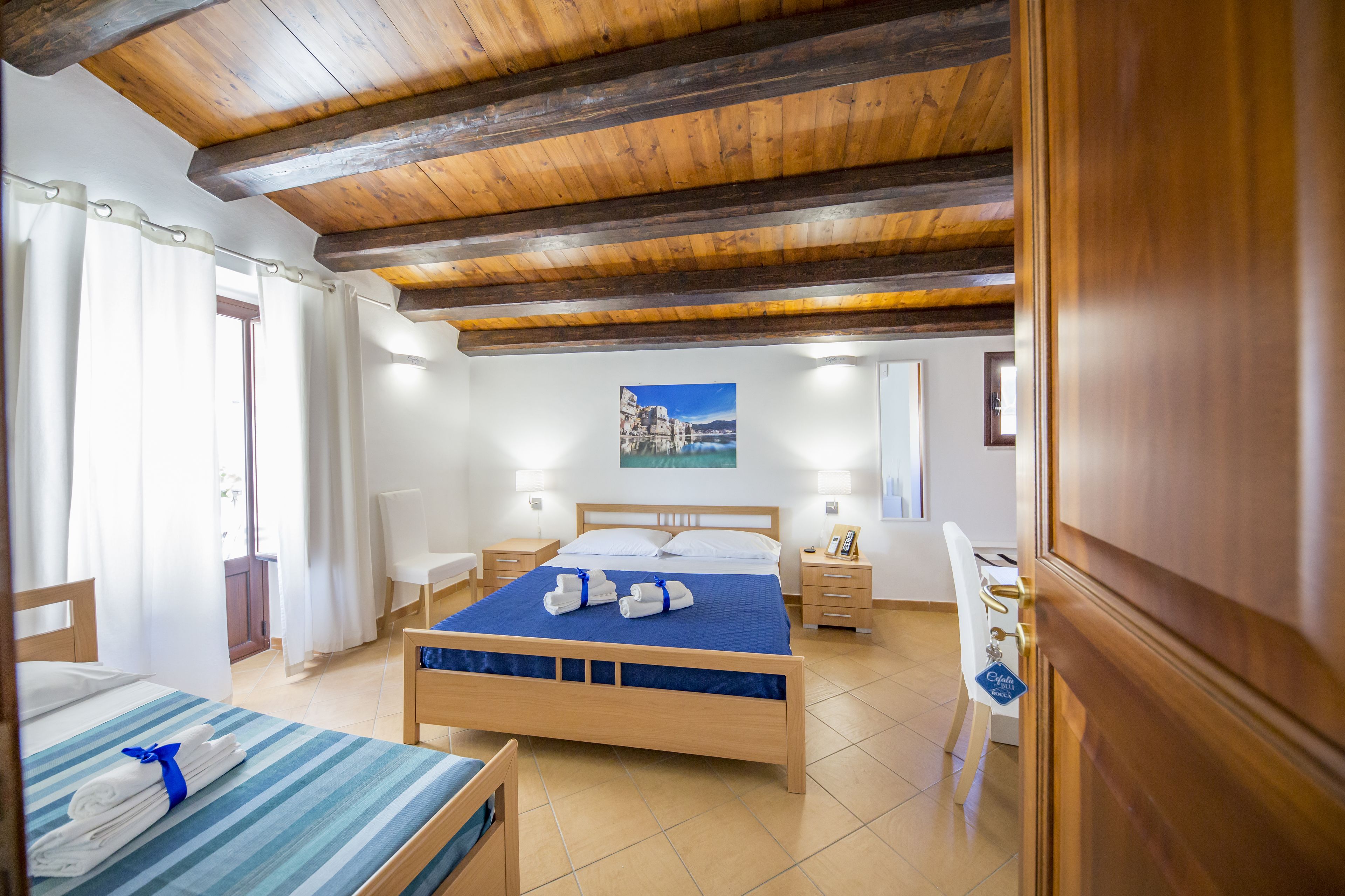 Triple Room, Balcony | Minibar, individually decorated, desk, soundproofing