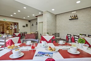 Desayuno buffet incluido todos los días