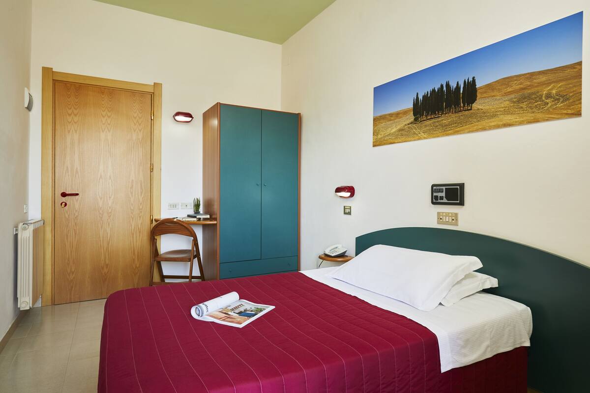 Single Room, Balcony | Premium bedding, minibar, in-room safe, desk