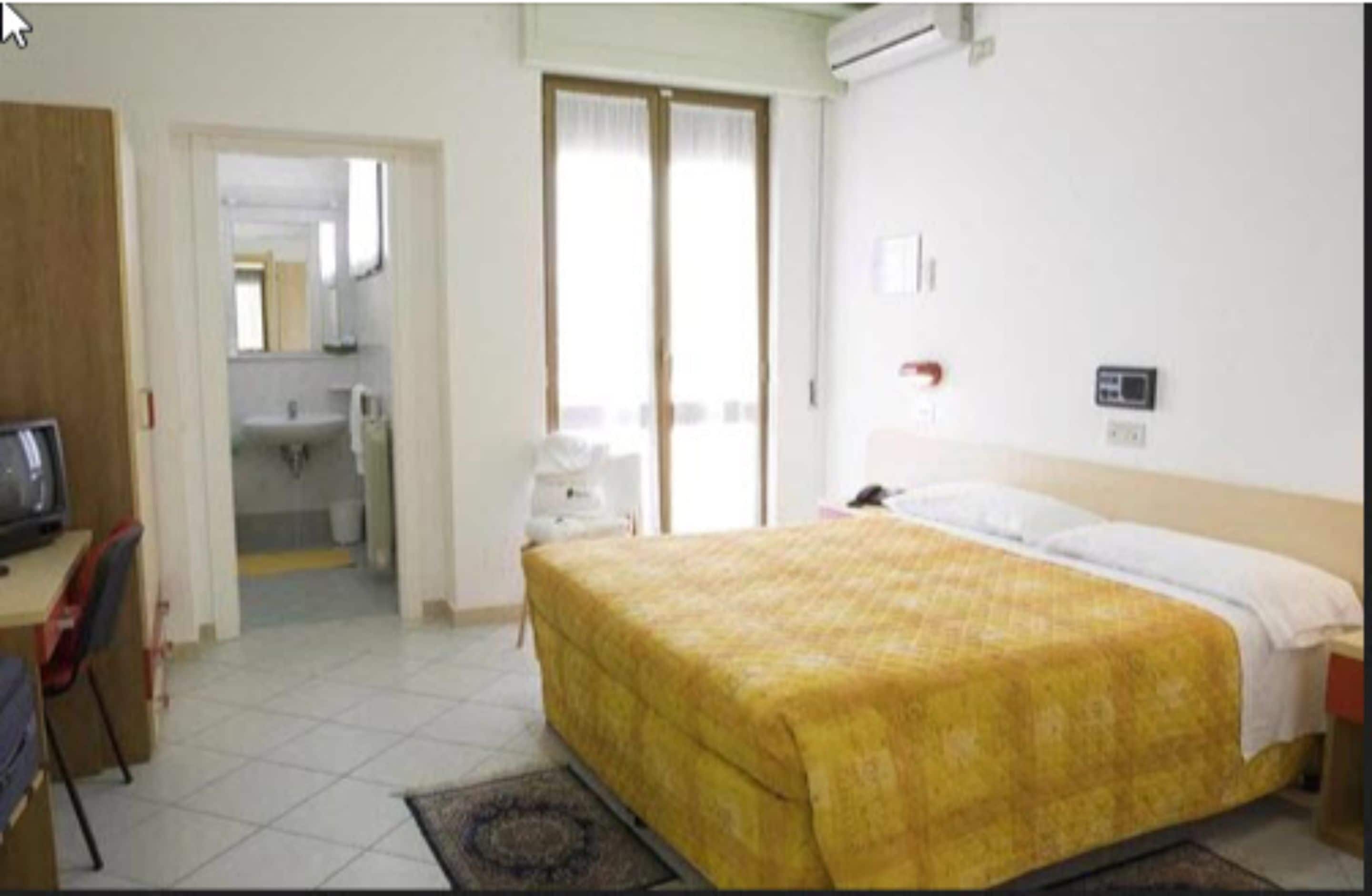 classic double or twin room, 1 bedroom, balcony | premium bedding, minibar, in-room safe, desk