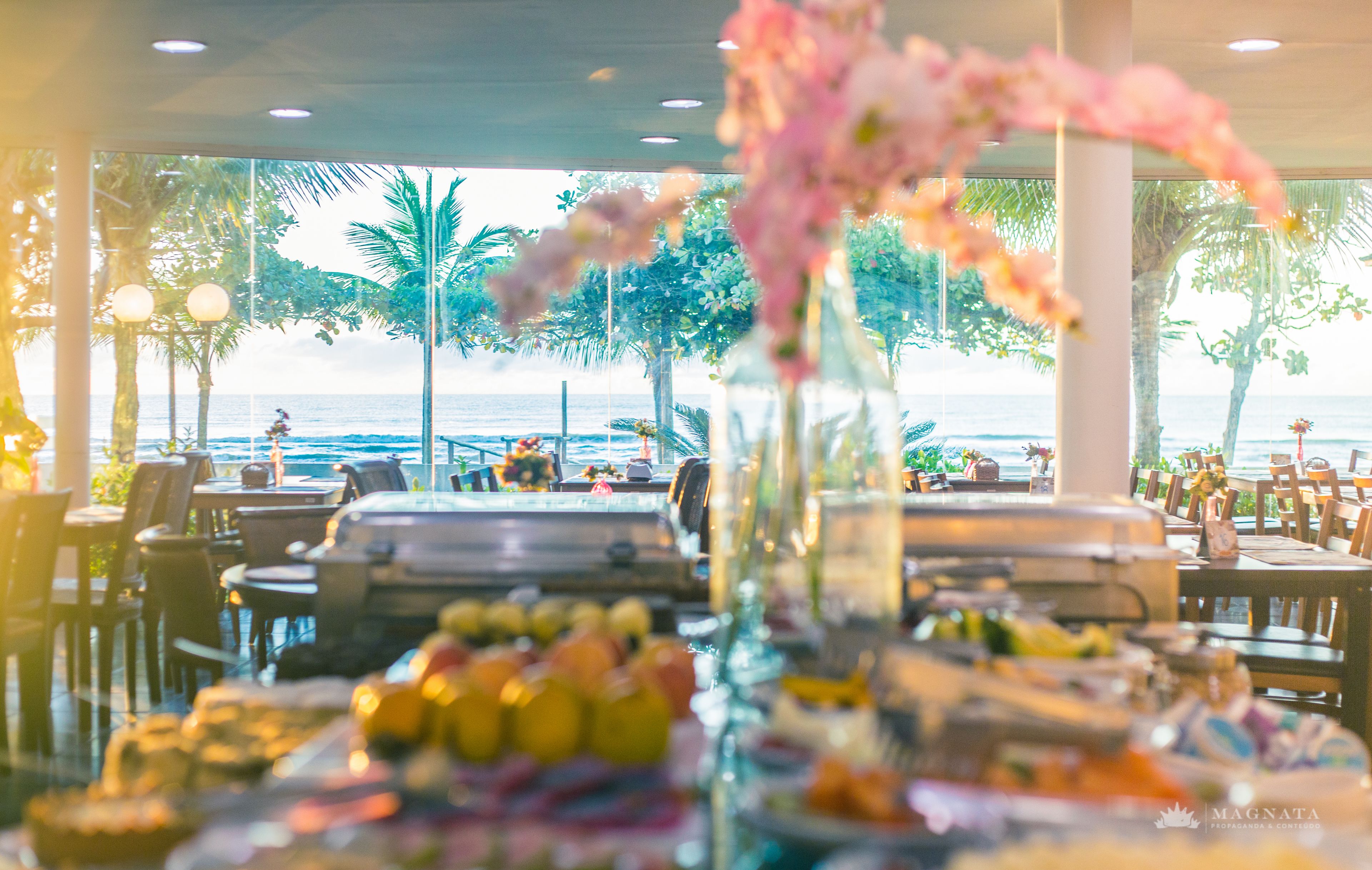 Café da manhã com buffet grátis todos os dias