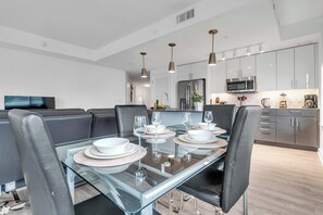 Dining room - Fully Furnished Apartment in Washington near Logan Circle (Washington)