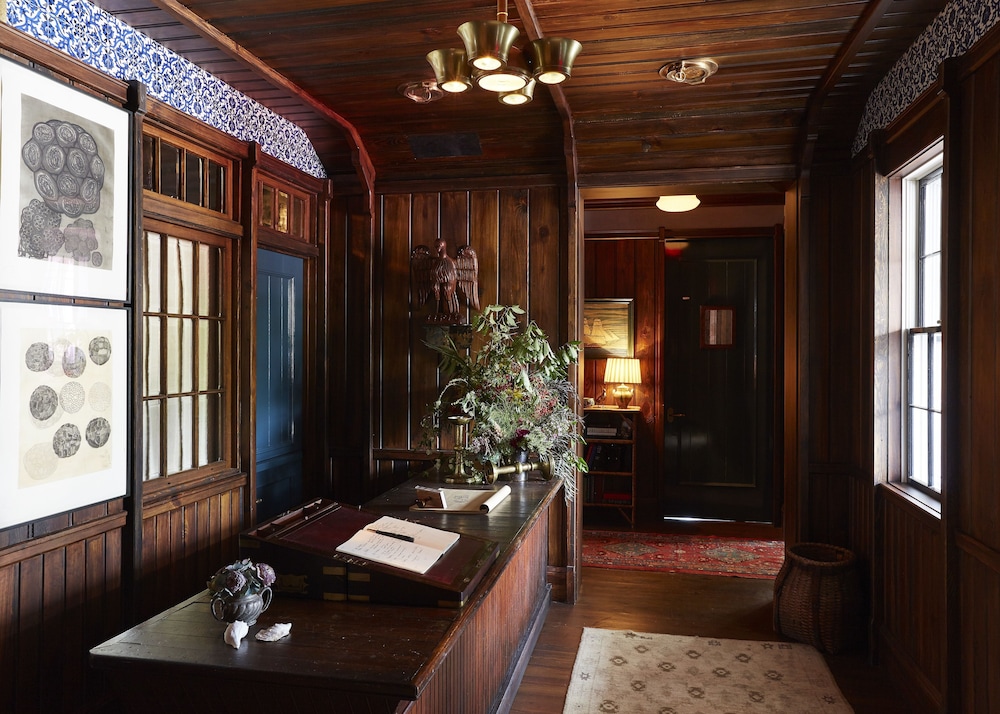 Greydon House by null