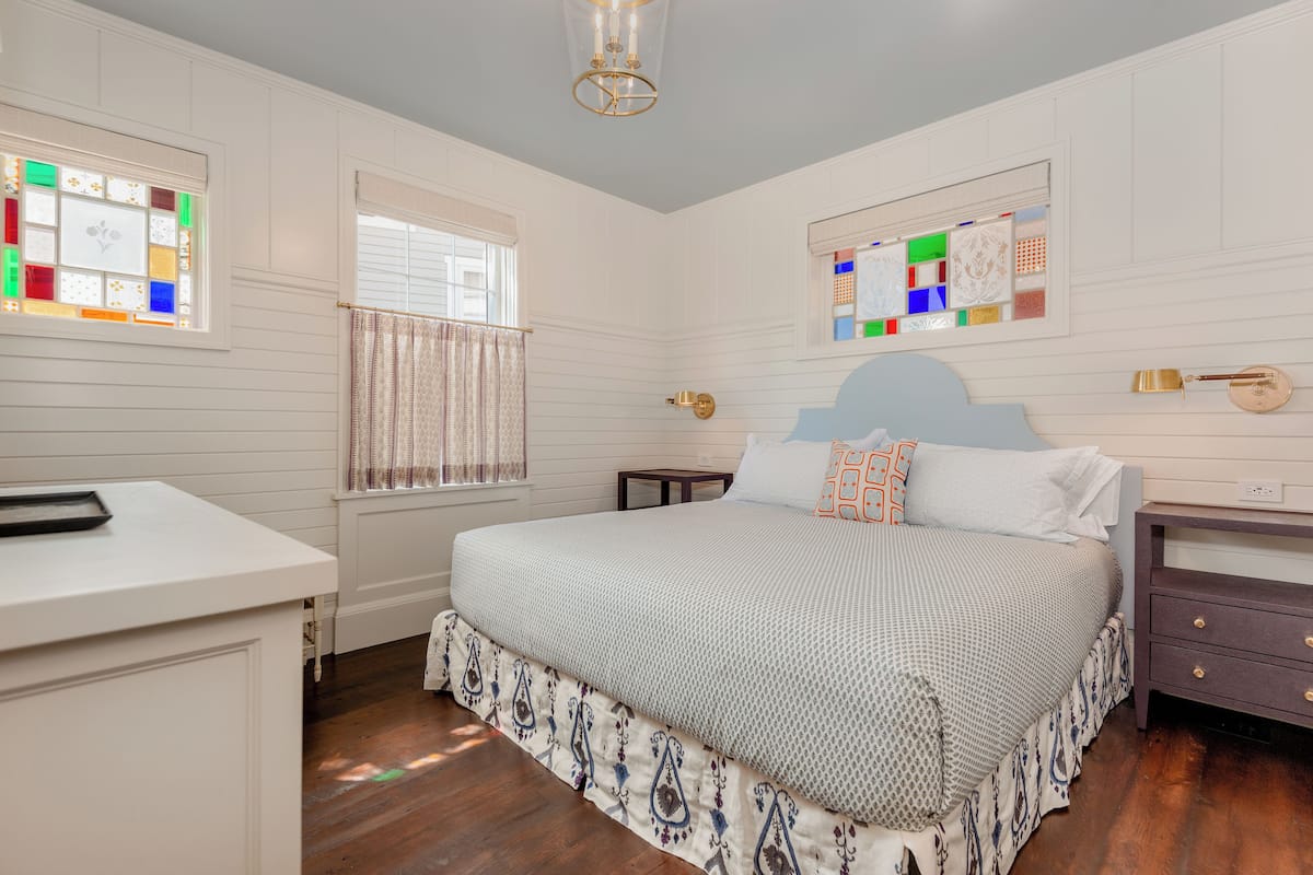Deluxe Room, 1 King Bed | Frette Italian sheets, premium bedding, down comforters, pillowtop beds