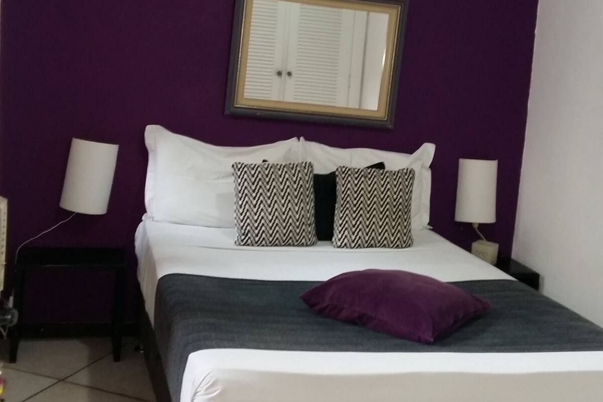 QUARTO DUPLO TWIN | Minibar, blackout drapes, soundproofing, iron/ironing board