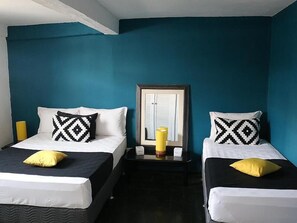 QUARTO TRIPLO | Minibar, blackout drapes, soundproofing, iron/ironing board