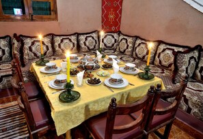 Breakfast, lunch, dinner served; Moroccan cuisine, alfresco dining  - Kasbah Valentine (Aït Benhaddou)
