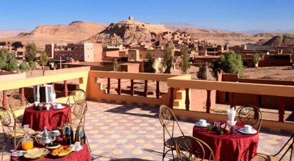 Breakfast, lunch, dinner served; Moroccan cuisine, alfresco dining  - Kasbah Valentine (Aït Benhaddou)