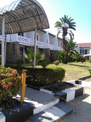 Property grounds - Regency Hotel Flamboyant (Masvingo)