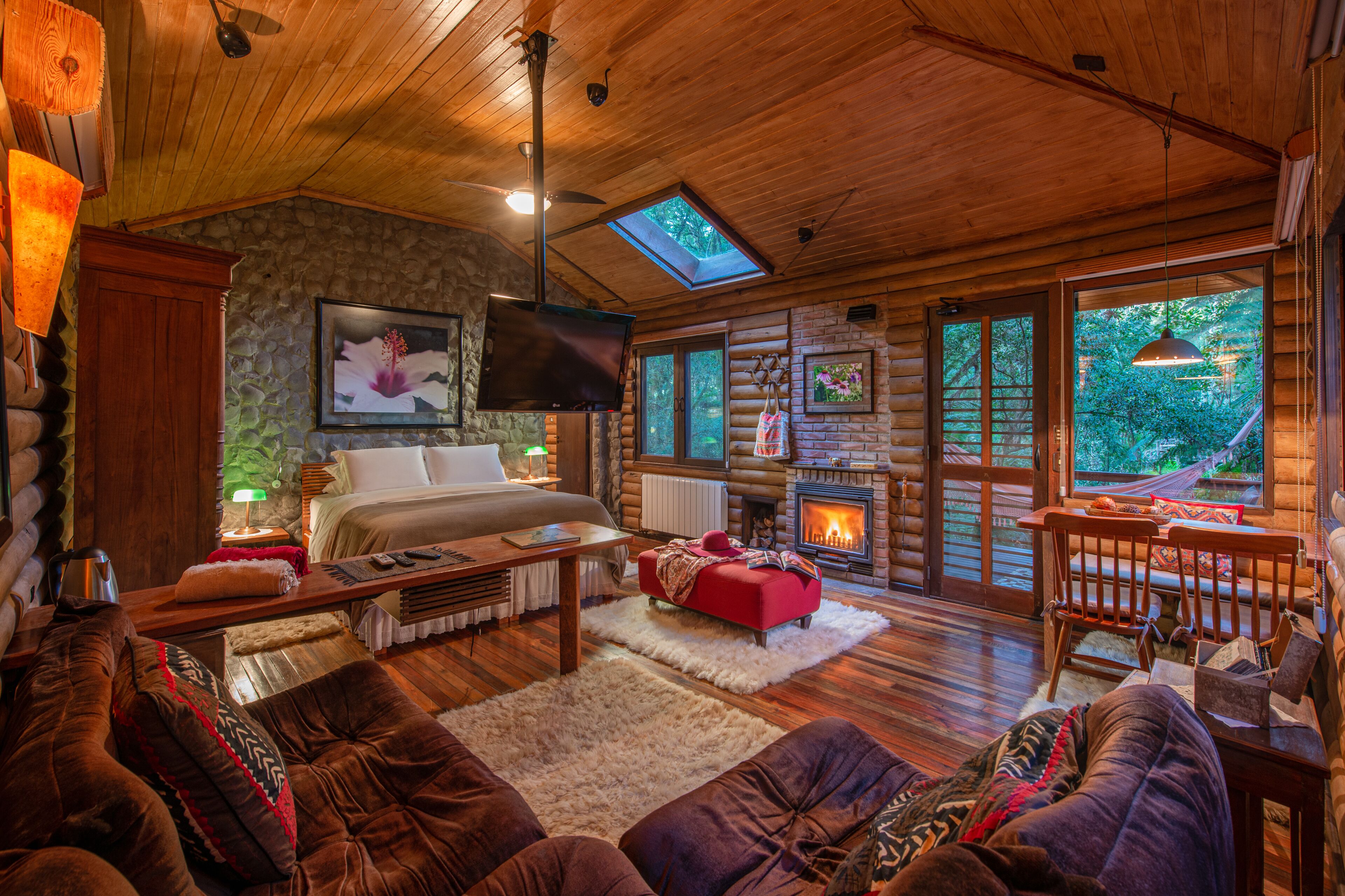 Ropa de cama de alta calidad, minibar y decoración personalizada 