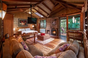 Bungalow – superior, massasjebadekar | Sengetøy av topp kvalitet, minibar og individuelt dekorert