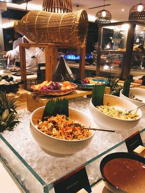 Daily cooked-to-order breakfast for a fee - Doubletree by Hilton Melaka (Malacca City)