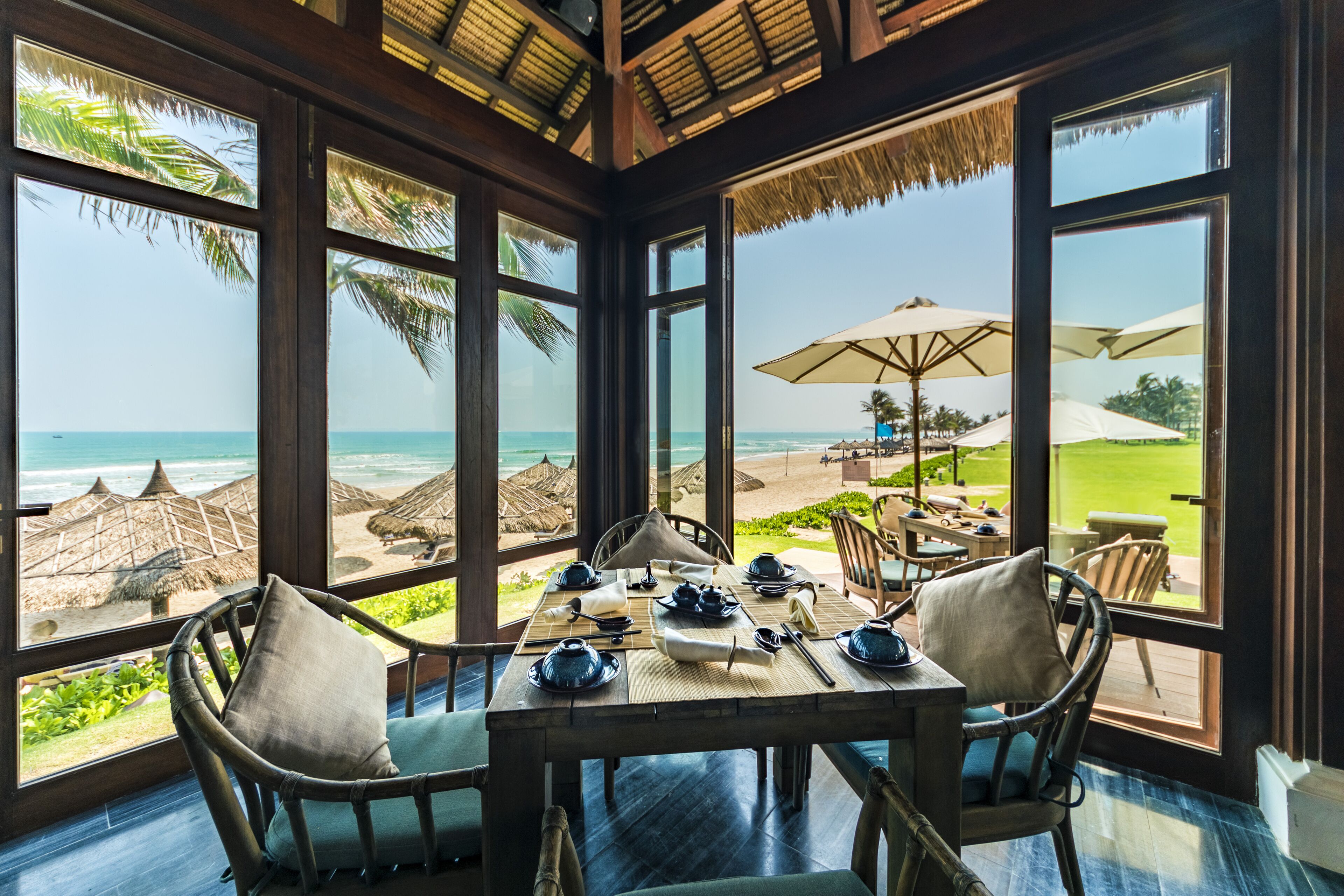 4 restaurantes; se sirve desayuno, almuerzo y cena; cocina internacional