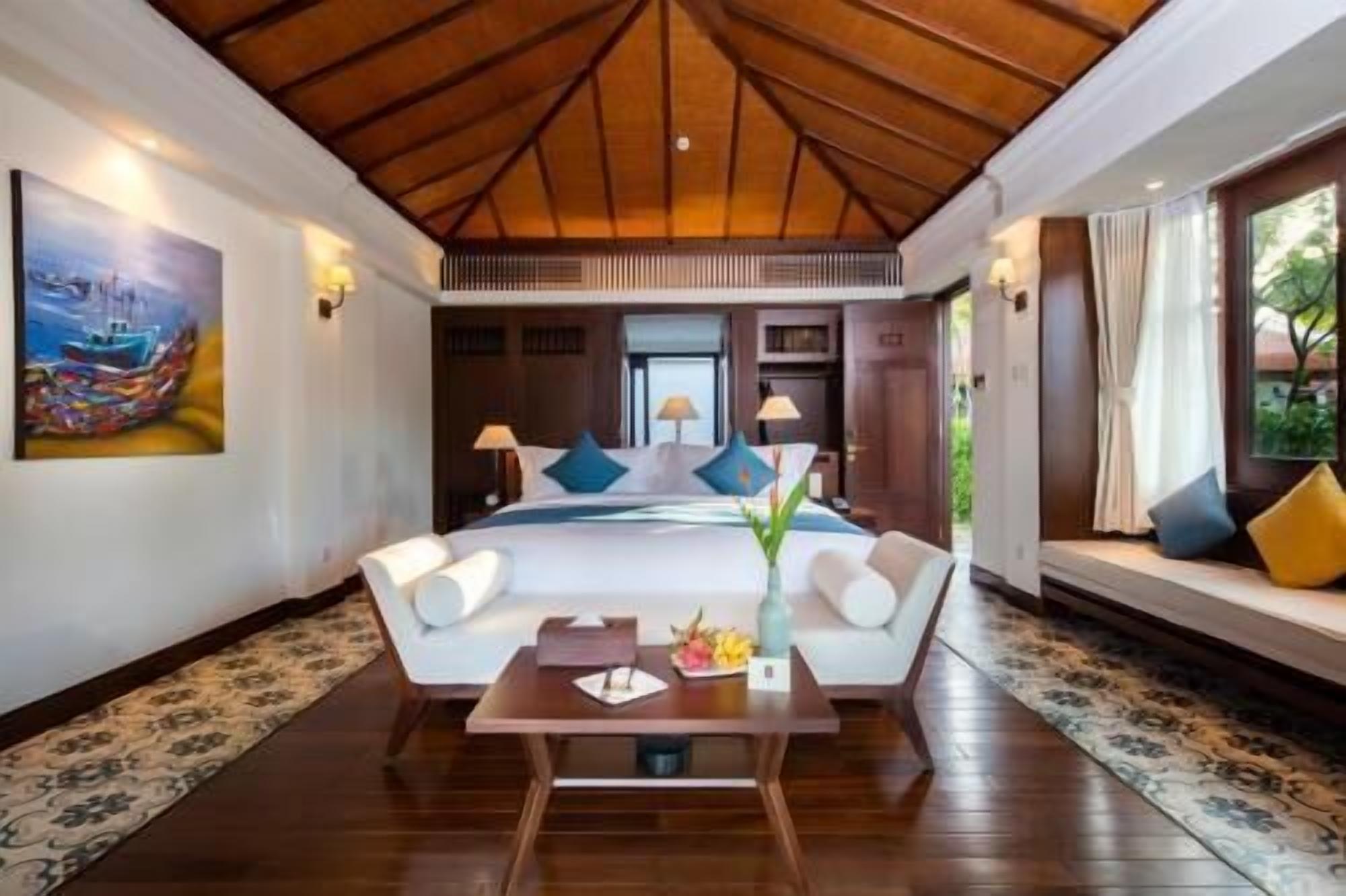 1 bedroom, premium bedding, minibar, in-room safe