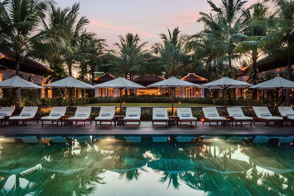 3 outdoor pools, open 6:00 AM to 6:00 PM, pool umbrellas, pool loungers