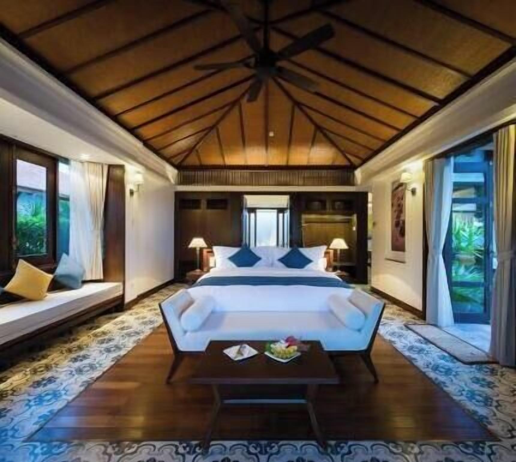 1 bedroom, premium bedding, minibar, in-room safe