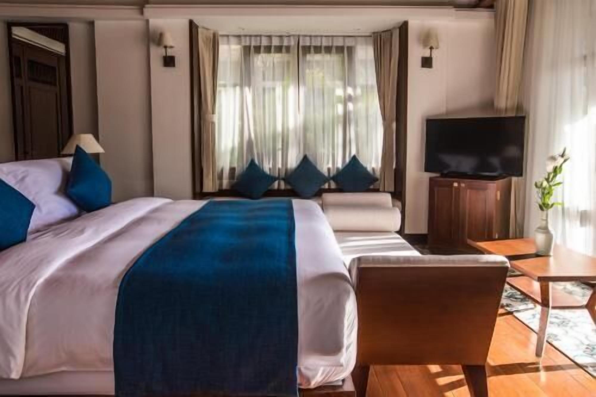 1 bedroom, premium bedding, minibar, in-room safe