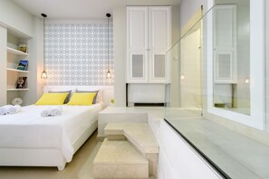 Suite junior, 1 habitación (A1) | Ropa de cama de alta calidad y artículos del minibar gratis 