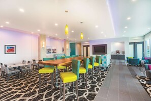 Free daily buffet breakfast  - La Quinta Inn & Suites by Wyndham Cleveland near Lee Univ (Cleveland)
