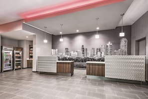 Lobby - La Quinta Inn & Suites by Wyndham Dallas Grand Prairie North (Grand Prairie)