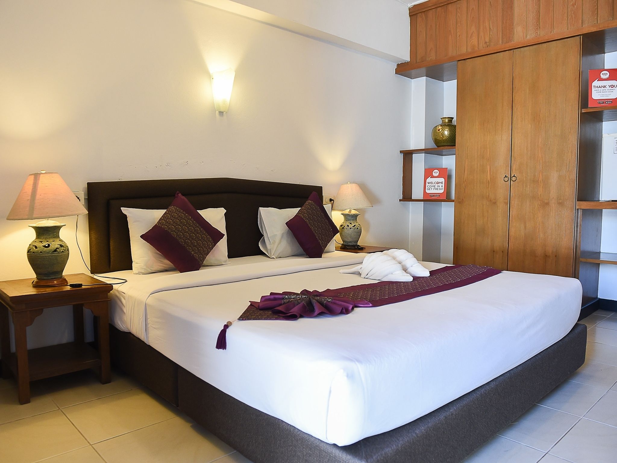 Coffre-fort, bureau, fer et planche à repasser, accès au Wi-Fi (inclus)