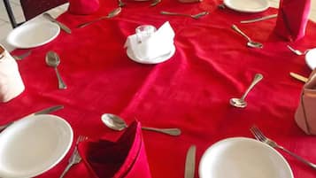 Breakfast, lunch, dinner served; international cuisine