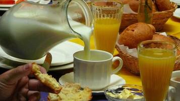 ランチ、ディナーに営業 (郷土料理)