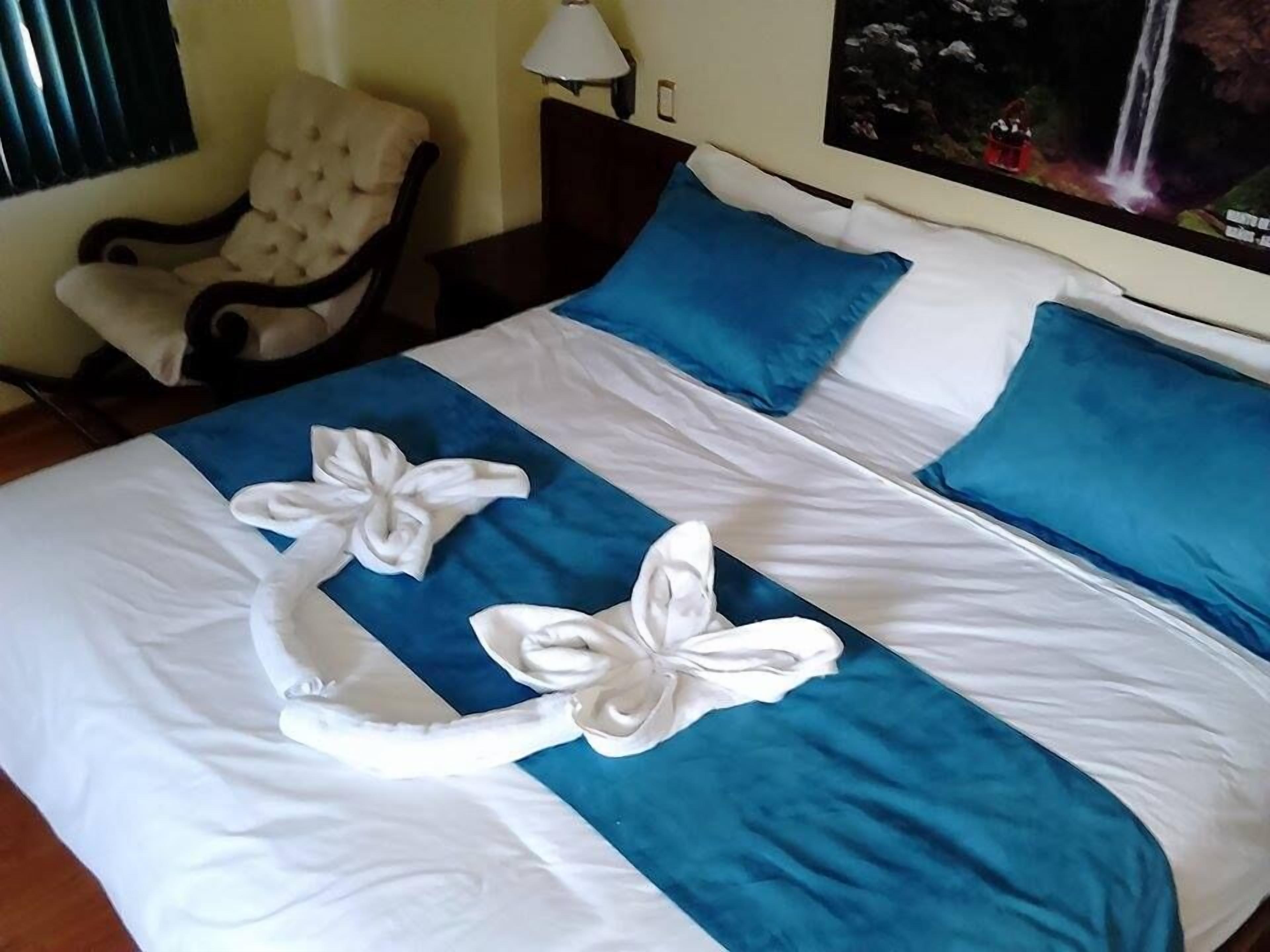 superior double room | desk, free wifi, bed sheets