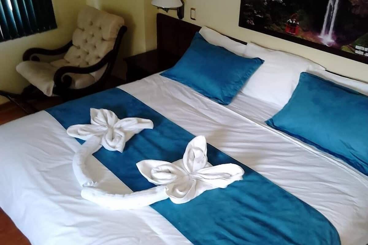 superior double room | desk, free wifi, bed sheets