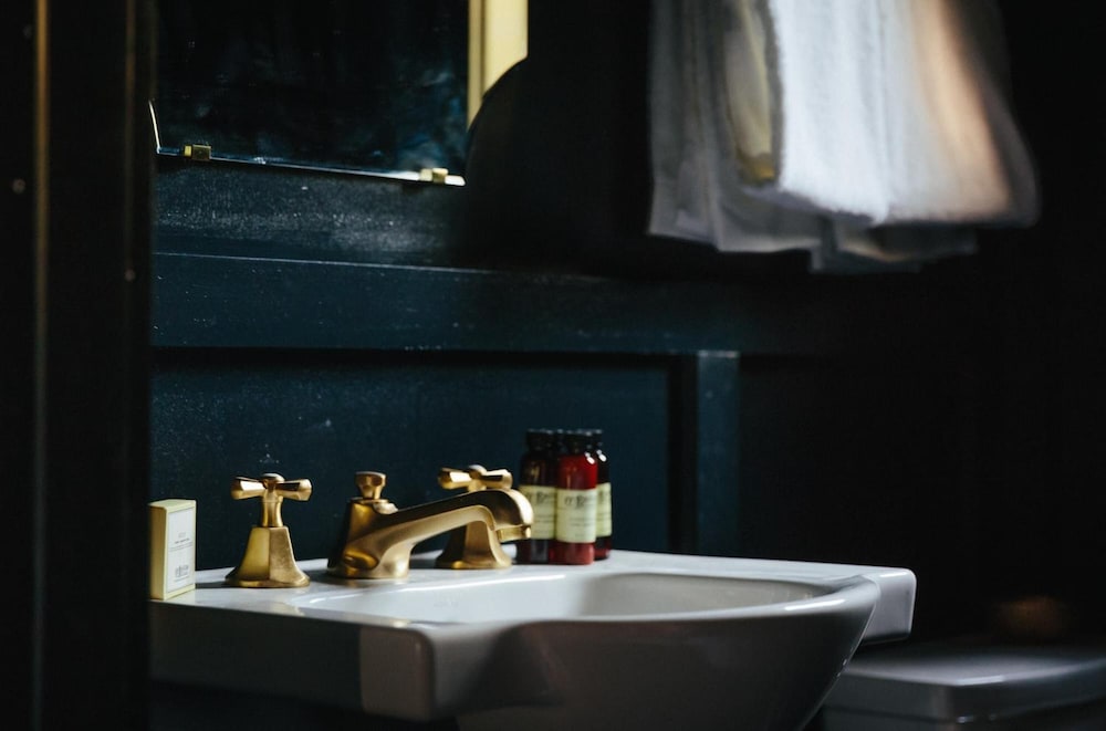 Brentwood Hotel by null Brentwood Hotel by null