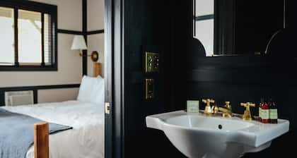 Brentwood Hotel