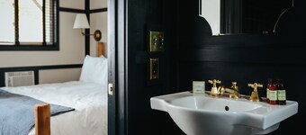Brentwood Hotel
