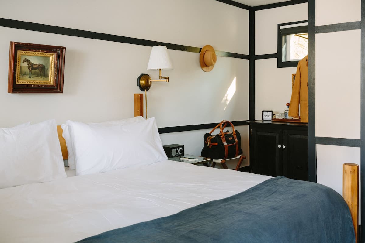 standard room, 1 king bed | frette italian sheets, premium bedding, minibar, free wifi