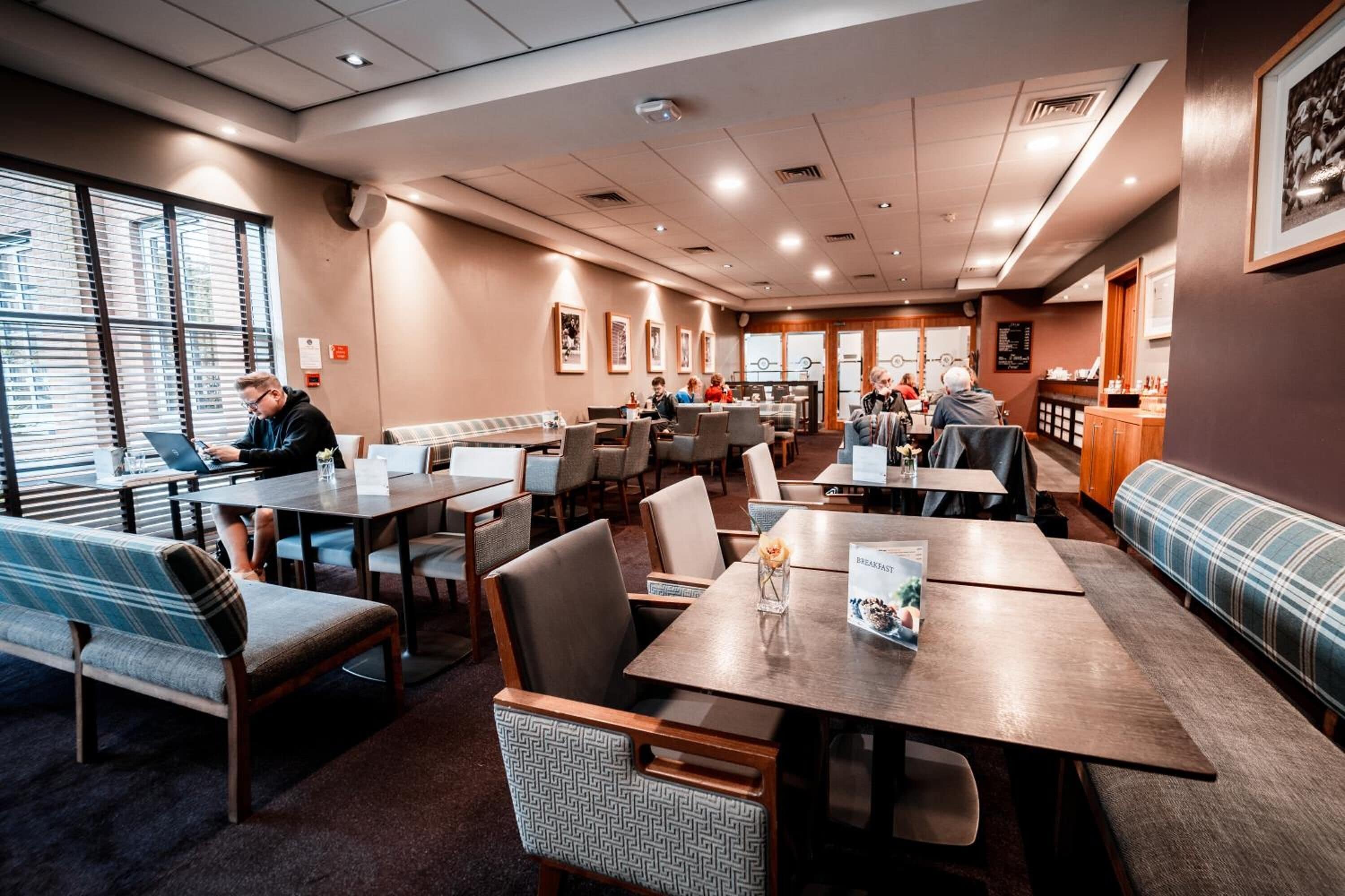 breakfast, lunch, dinner served; international cuisine