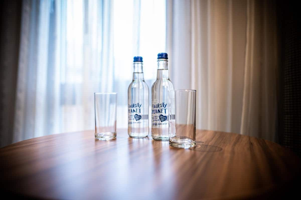 breakfast, lunch, dinner served; international cuisine