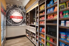 Snack bar - Hampton Inn Spring Hill, TN (Spring Hill)
