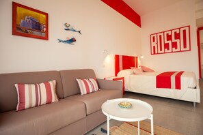 Habitación cuádruple familiar | Minibar, caja fuerte, escritorio y wifi gratis
