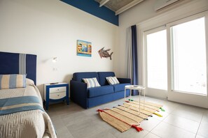 Family Quadruple Room | Minibar, in-room safe, desk, free WiFi - B&B Kolors (Castellammare del Golfo)