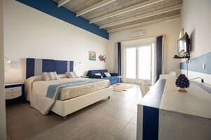 Quadrupla familiare | Minibar, una cassaforte in camera, una scrivania, Wi-Fi gratuito