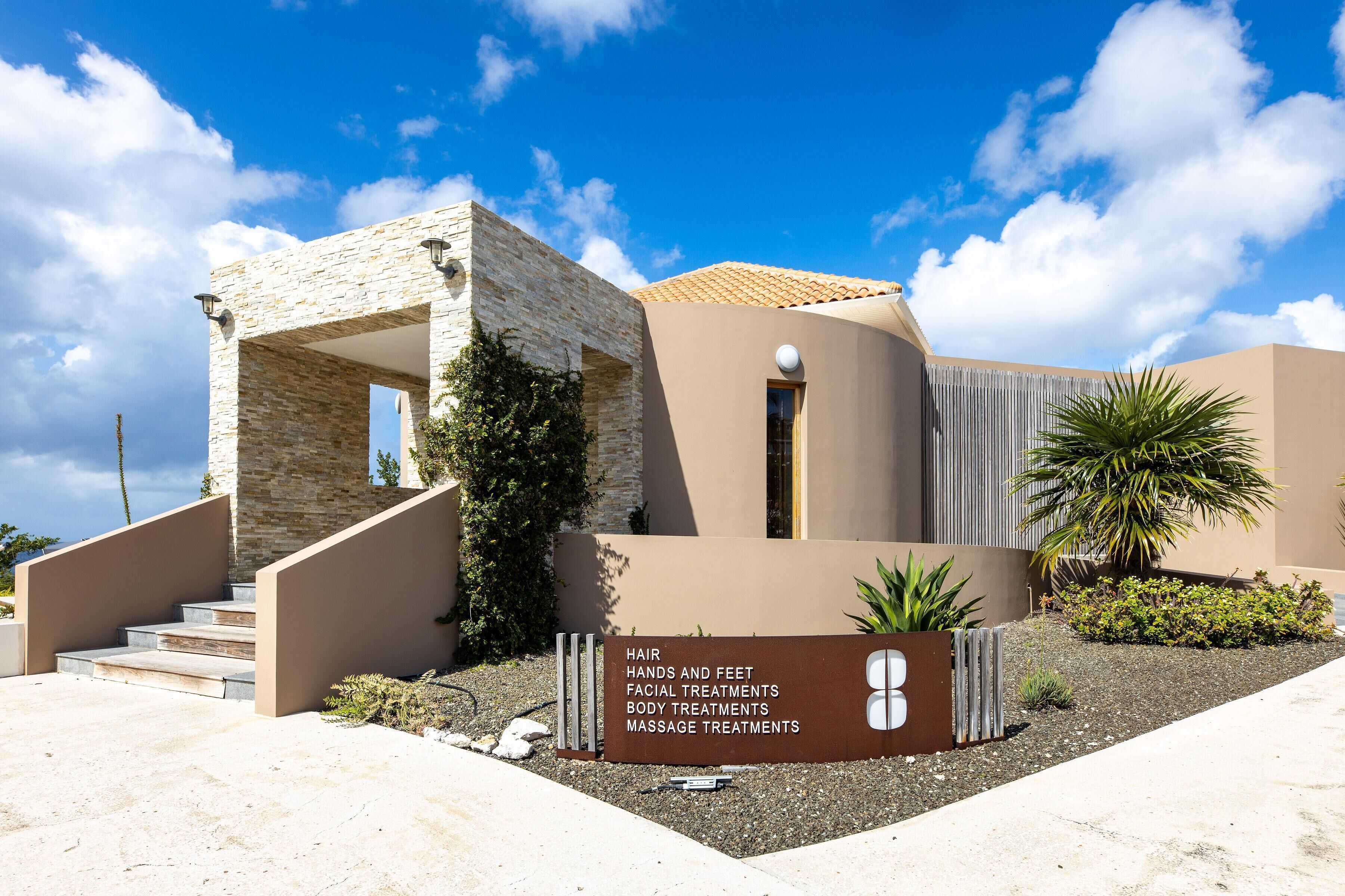 couples treatment room(s), sauna, hot tub, steam room, body treatments