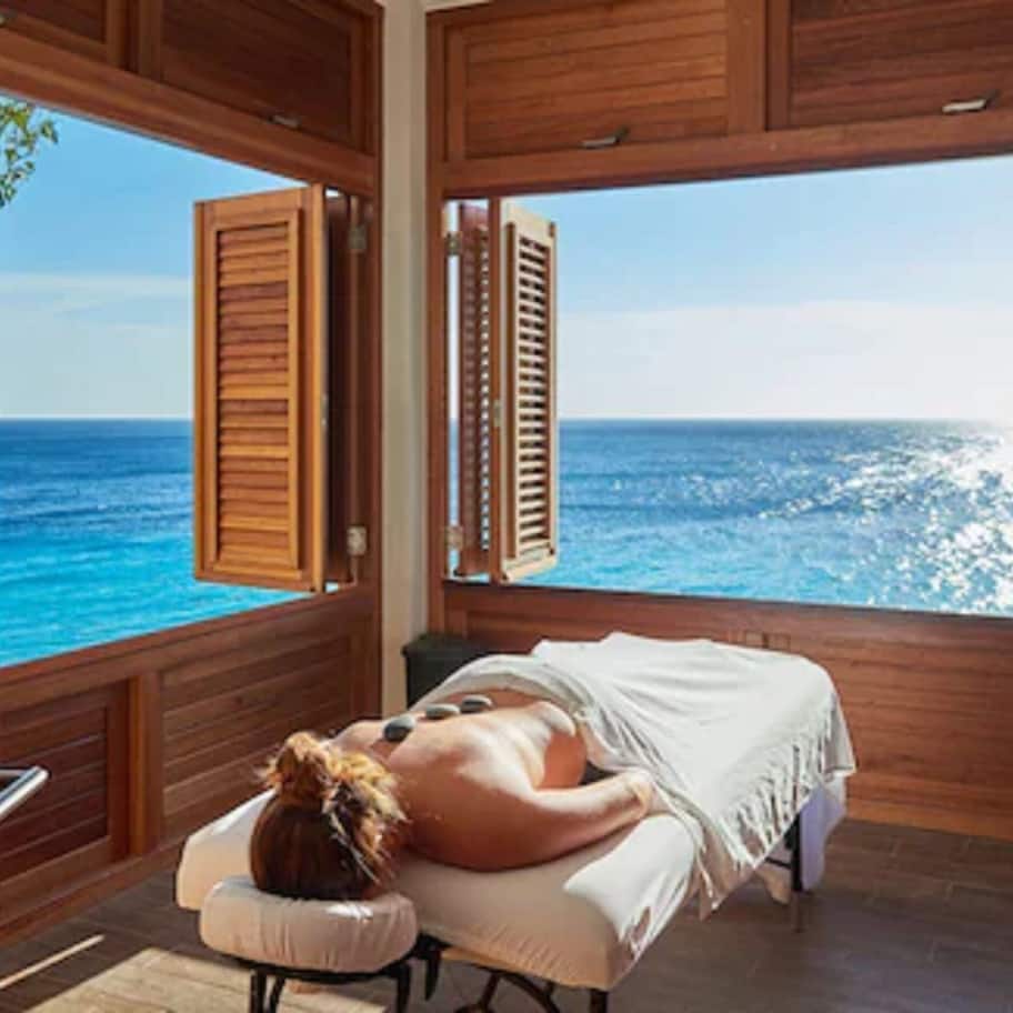 Couples treatment rooms, sauna, hot tub, steam room, body treatments