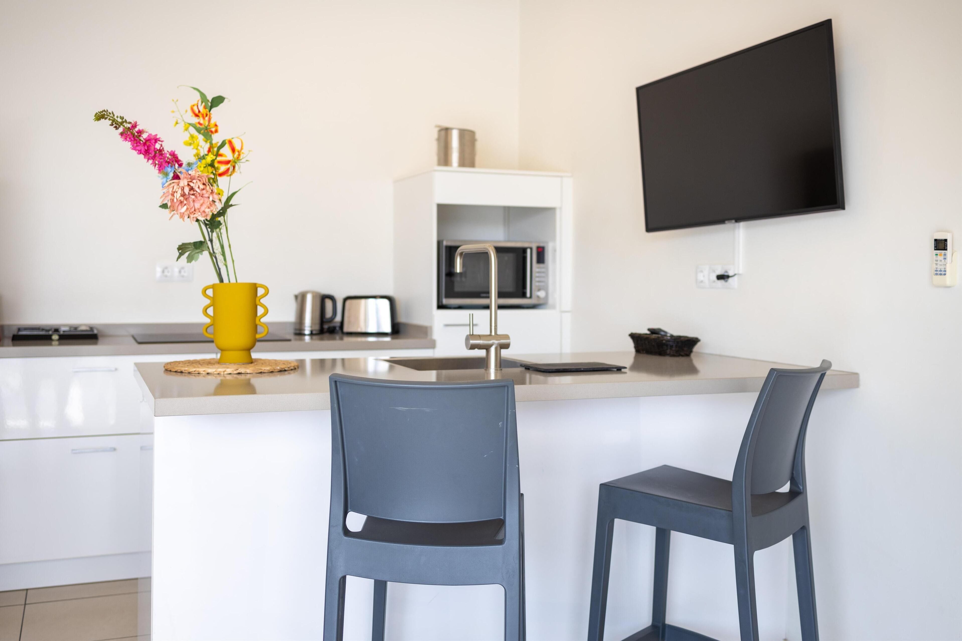 superior apartment, 2 bedrooms, garden view | 1 bedroom, premium bedding, in-room safe, laptop workspace