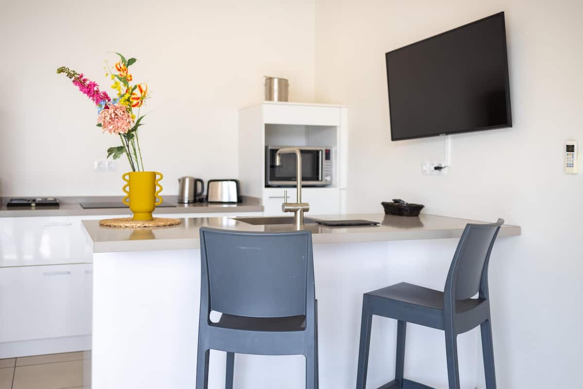 superior apartment, 2 bedrooms, garden view | 1 bedroom, premium bedding, in-room safe, laptop workspace